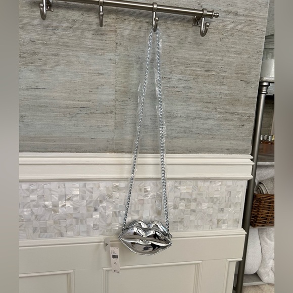 NWT new Anthropologie shiraleah silver lips mini bag purse crossbody chain - Picture 5 of 17